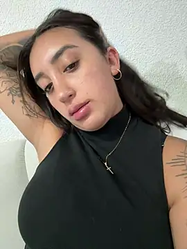 Hannahoff online show from 05-11-26, 02:06