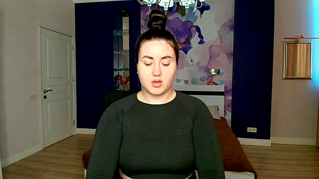 Roxie Bradley online show from 02-19-25, 07:06