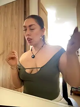 Im sophiie online show from 06-14-26, 06:43
