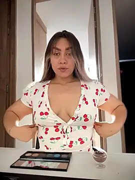 Im sophiie online show from 06-26-26, 10:47