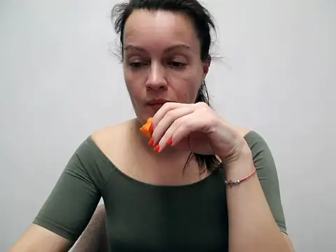 Snapshot of LoveNBloom chatting on 12-01-24, 07:14 LoveNBloom online show from 12-01-24, 07:14