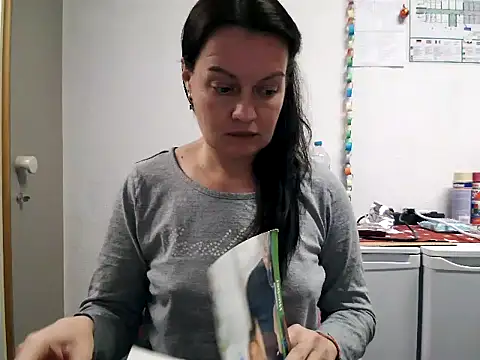 Snapshot of LoveNBloom chatting on 01-08-25, 07:56 LoveNBloom online show from 01-08-25, 07:56