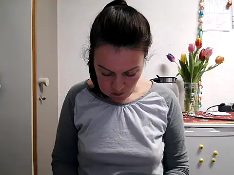 Snapshot of LoveNBloom chatting on 01-11-25, 06:44 LoveNBloom online show from 01-11-25, 06:44