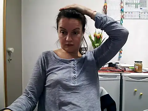 Snapshot of LoveNBloom chatting on 02-20-25, 08:14 LoveNBloom online show from 02-20-25, 08:14