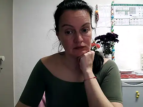 Snapshot of LoveNBloom chatting on 03-08-25, 06:16 LoveNBloom online show from 03-08-25, 06:16