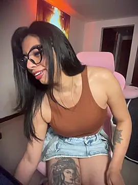 Snapshot of Miaparkerss_ chatting on 10-31-25, 09:49 Miaparkerss online show from 10-31-25, 09:49