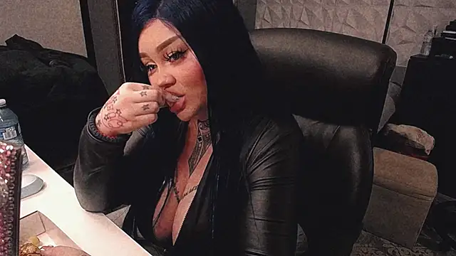 sheylagoddess11 online show from 10-18-25, 05:21