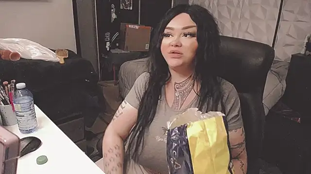 sheylagoddess11 online show from 12-21-25, 12:01