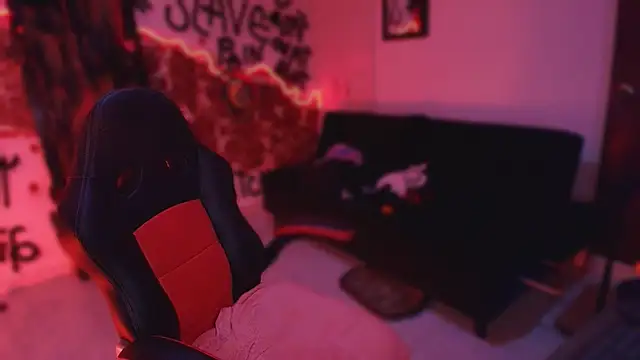 Laura takint online show from 11-11-25, 09:04