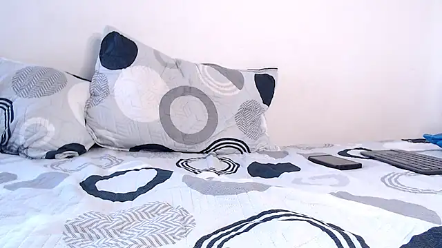 Snapshot of SimonRoberth chatting on 09-22-25, 09:06 SimonRoberth online show from 09-22-25, 09:06