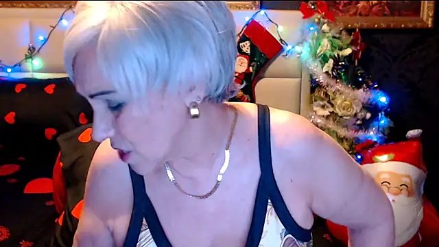 Snapshot of HappyWomanOn chatting on 12-19-24, 11:07 HappyWomanOn online show from 12-19-24, 11:07