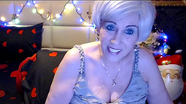 Snapshot of HappyWomanOn chatting on 12-22-24, 10:38 HappyWomanOn online show from 12-22-24, 10:38