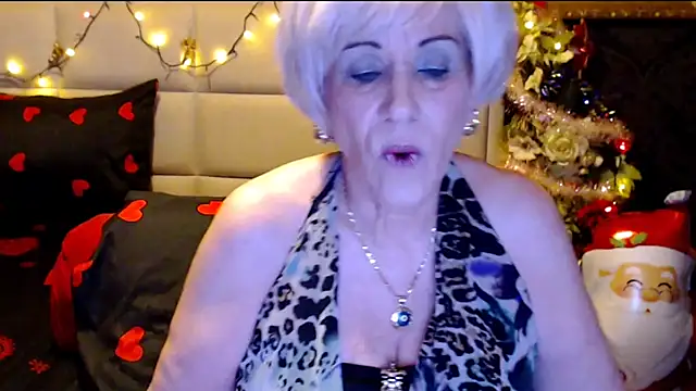 Snapshot of HappyWomanOn chatting on 12-23-24, 07:09 HappyWomanOn online show from 12-23-24, 07:09