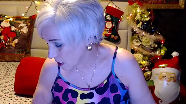Snapshot of HappyWomanOn chatting on 12-26-24, 11:32 HappyWomanOn online show from 12-26-24, 11:32