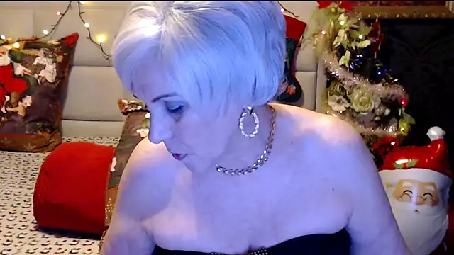 Snapshot of HappyWomanOn chatting on 12-28-24, 10:23 HappyWomanOn online show from 12-28-24, 10:23