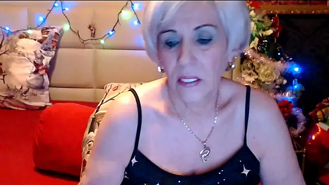 Snapshot of HappyWomanOn chatting on 12-30-24, 07:11 HappyWomanOn online show from 12-30-24, 07:11
