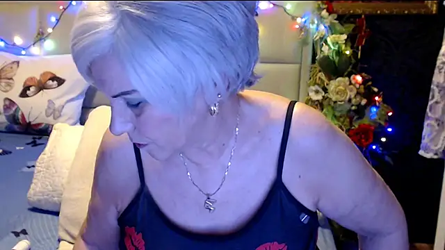 Snapshot of HappyWomanOn chatting on 01-14-25, 10:06 HappyWomanOn online show from 01-14-25, 10:06