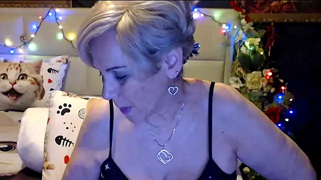 Snapshot of HappyWomanOn chatting on 02-01-25, 10:34 HappyWomanOn online show from 02-01-25, 10:34