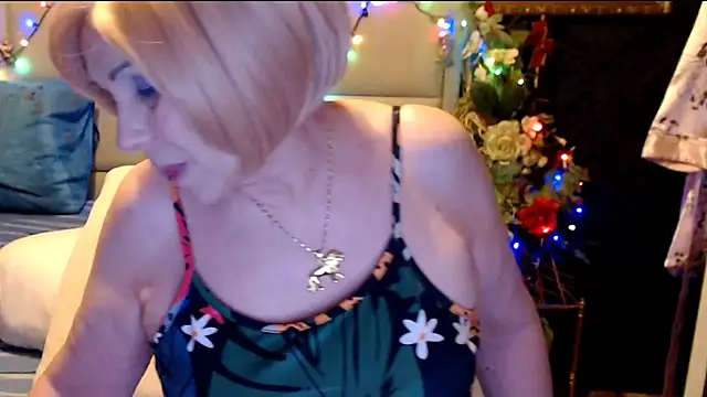 Snapshot of HappyWomanOn chatting on 03-05-25, 07:27 HappyWomanOn online show from 03-05-25, 07:27