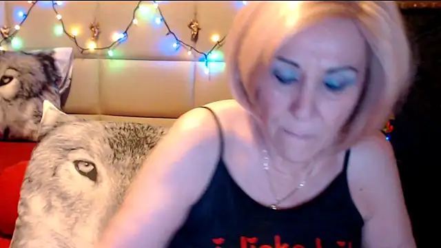 Snapshot of HappyWomanOn chatting on 03-15-25, 10:13 HappyWomanOn online show from 03-15-25, 10:13
