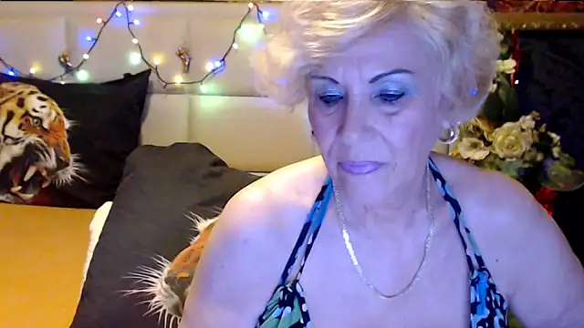 Snapshot of HappyWomanOn chatting on 10-19-25, 09:21 HappyWomanOn online show from 10-19-25, 09:21