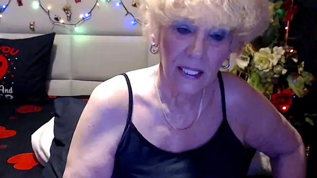 HappyWomanOn online show from 06-18-26, 09:09