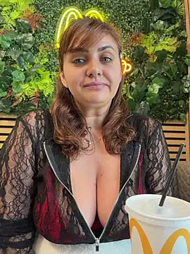 Snapshot of AnneKane chatting on 06-15-26, 09:44 AnneKane online show from 06-15-26, 09:44