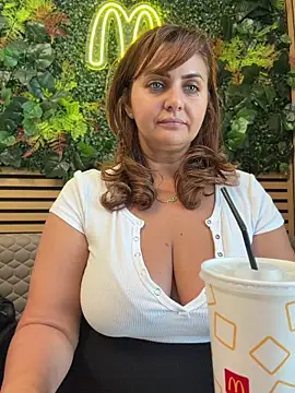 Snapshot of AnneKane chatting on 07-17-26, 10:00 AnneKane online show from 07-17-26, 10:00