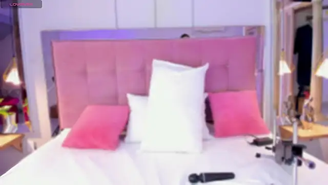 Snapshot of Ahincale chatting on 02-17-26, 08:04 Ahincale online show from 02-17-26, 08:04