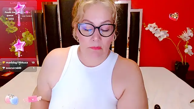 Snapshot of Nayla_Garner chatting on 02-04-25, 08:06 Nayla Garner online show from 02-04-25, 08:06