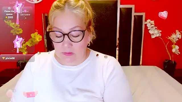 Snapshot of Nayla_Garner chatting on 02-16-25, 03:38 Nayla Garner online show from 02-16-25, 03:38