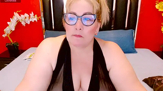 Snapshot of Nayla_Garner chatting on 03-22-25, 04:37 Nayla Garner online show from 03-22-25, 04:37