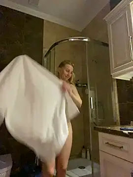 Snapshot of Amazoniiaa chatting on 01-15-25, 07:44 Amazoniiaa online show from 01-15-25, 07:44