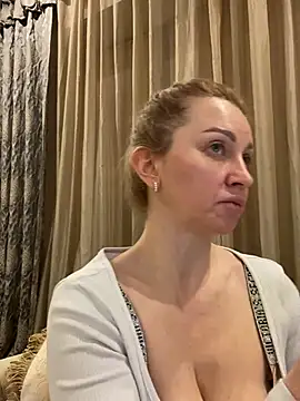Snapshot of Amazoniiaa chatting on 02-12-25, 04:22 Amazoniiaa online show from 02-12-25, 04:22
