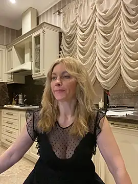 Snapshot of Amazoniiaa chatting on 03-08-25, 06:58 Amazoniiaa online show from 03-08-25, 06:58