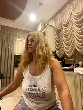 Snapshot of Amazoniiaa chatting on 09-15-25, 04:51 Amazoniiaa online show from 09-15-25, 04:51