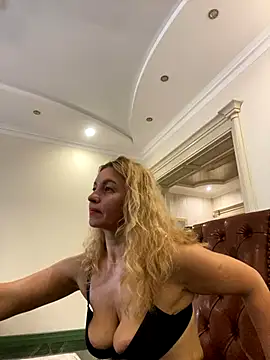 Snapshot of Amazoniiaa chatting on 10-26-25, 09:26 Amazoniiaa online show from 10-26-25, 09:26