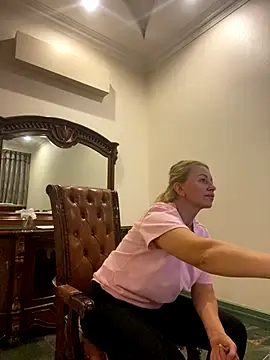 Snapshot of Amazoniiaa chatting on 10-28-25, 07:05 Amazoniiaa online show from 10-28-25, 07:05