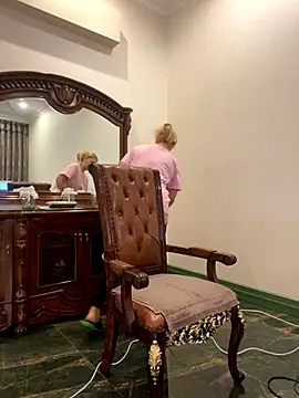 Snapshot of Amazoniiaa chatting on 10-29-25, 09:44 Amazoniiaa online show from 10-29-25, 09:44