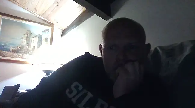 Snapshot of davigochi77bcn chatting on 03-16-25, 10:09 davigochi77bcn online show from 03-16-25, 10:09