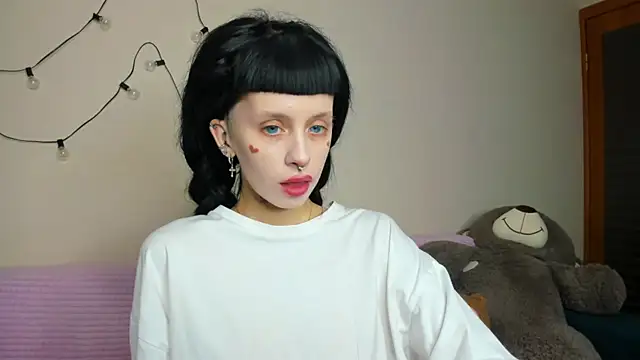 Snapshot of FlowerOfSin2001 chatting on 09-12-25, 12:49 FlowerOfSin2001 online show from 09-12-25, 12:49