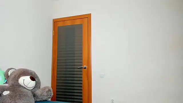 Snapshot of FlowerOfSin2001 chatting on 09-19-25, 04:51 FlowerOfSin2001 online show from 09-19-25, 04:51