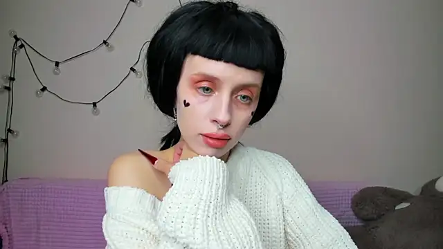 Snapshot of FlowerOfSin2001 chatting on 10-10-25, 02:49 FlowerOfSin2001 online show from 10-10-25, 02:49