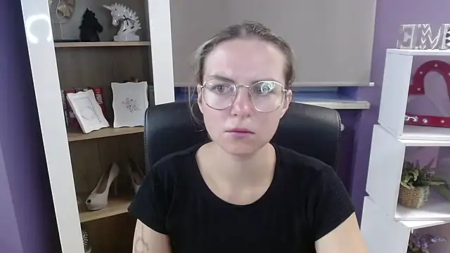 Snapshot of Zoey_Erotic chatting on 09-23-25, 04:37 Zoey Erotic online show from 09-23-25, 04:37