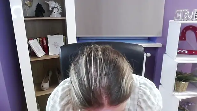 Snapshot of Zoey_Erotic chatting on 09-25-25, 04:49 Zoey Erotic online show from 09-25-25, 04:49