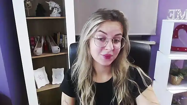 Snapshot of Zoey_Erotic chatting on 09-30-25, 04:28 Zoey Erotic online show from 09-30-25, 04:28