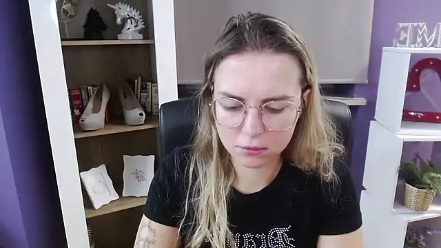 Snapshot of Zoey_Erotic chatting on 10-01-25, 04:18 Zoey Erotic online show from 10-01-25, 04:18