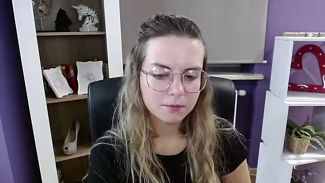 Snapshot of Zoey_Erotic chatting on 10-07-25, 04:31 Zoey Erotic online show from 10-07-25, 04:31