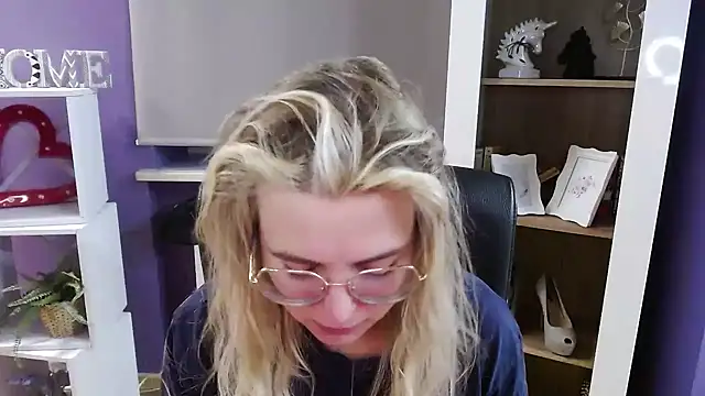 Zoey Erotic online show from 02-19-26, 05:47