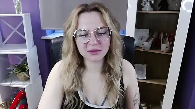 Zoey Erotic online show from 04-17-26, 04:37